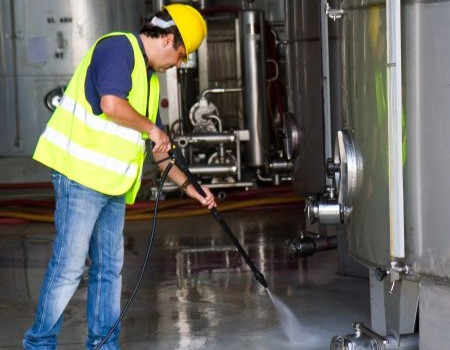 Commercial building washing on Court Square in Paris TN